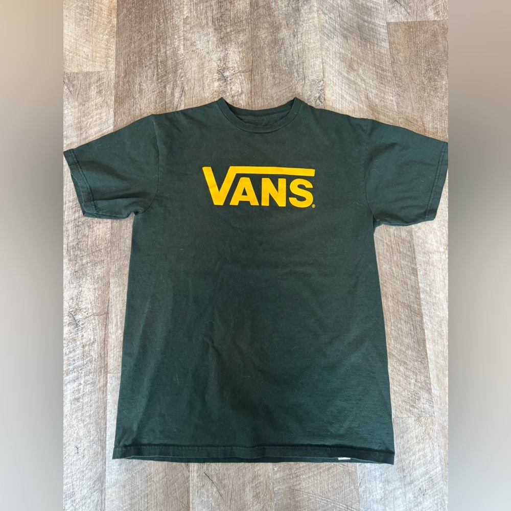 Vans dry dark green, size MEDIUM short sleeve, yellow brand transfer